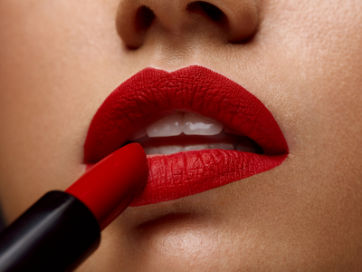 How to wear bold lip colors